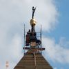 Montaż zwieńczenia wieży kościoła ewangielicko-augsburskiego w Wielbarku