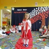 Pokaz mody patriotycznej w Gminnym Przedszkolu w Nowinach