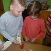 Czy rośliny pobierają wodę?- zabawa badawcza