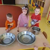Zabawy z wodą: wodne pojazdy i dźwięki wody