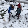 Pierwszy śnieg - zabawy w ogrodzie