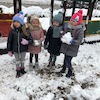 Pierwszy śnieg - zabawy w ogrodzie