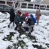Pierwszy śnieg - zabawy w ogrodzie