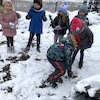 Pierwszy śnieg - zabawy w ogrodzie