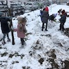 Pierwszy śnieg - zabawy w ogrodzie