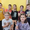 Młodzi technicy drukują ażurowe formy dekoracyjne długopisami 3D