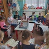 Pudełko pełne książek z biblioteki