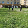 Sprzątamy okolice przedszkola bo 