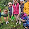 Sadzimy drzewka w ogrodzie przedszkolnym