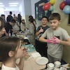 Słodki kiermasz klasy 4a na rzecz biblioteki szkolnej! 